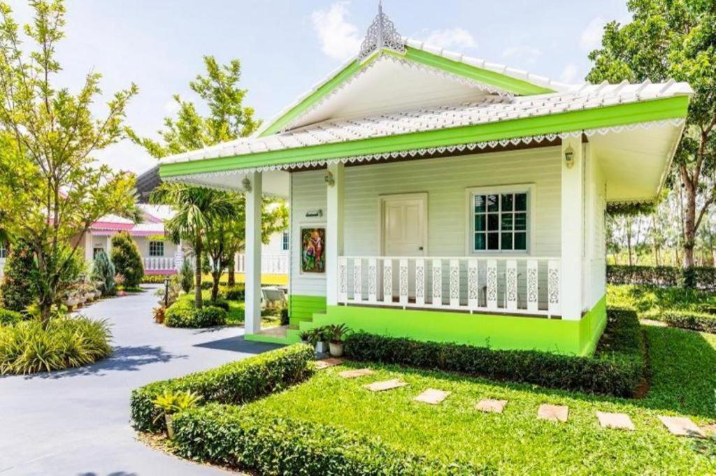 Napasawan Resort Ban Khanong Phra Tai Exterior photo